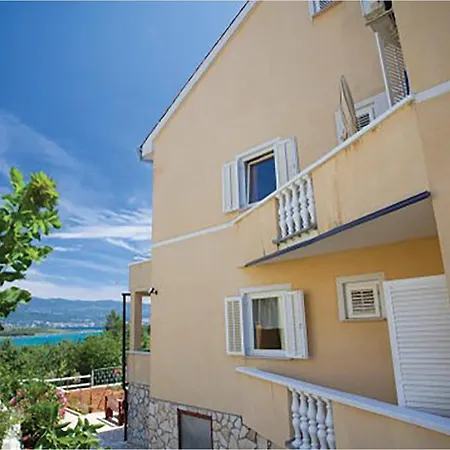 Cozy Apartment In Malinska מאלינסקה